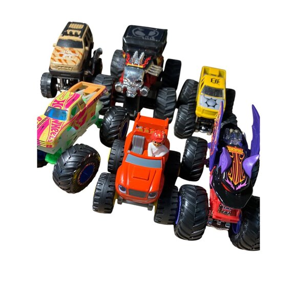 Monster Trucks Die-Cast & Plastic Toy Vehicles Lot of 6 - Picture 2 of 12